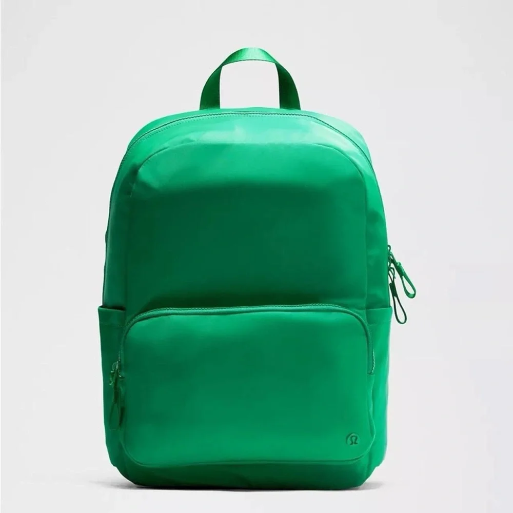 Lululemon Everywhere Backpack 22L- Raceway Green/Sheer Oak